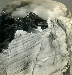 Vista glaciar en las Montañas Rocosas Canadienses, B.C., Canadá