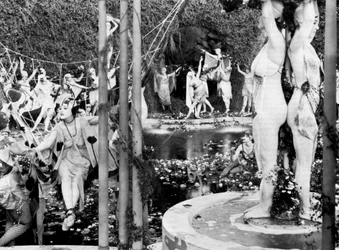 Gloria Swanson en la película No cambies a tu marido