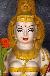 Estatua de diosa en un templo de Hardwar. Haridwar, India