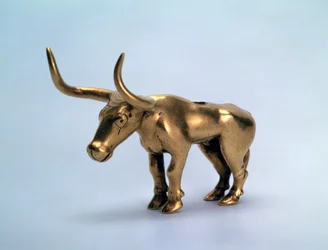 Figurilla de oro de un toro pieza de un poste de un dosel, Escita, 3er milenio a.C.