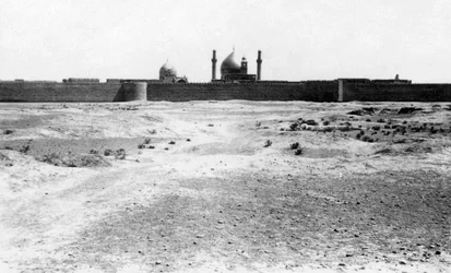 Cúpula dorada y minaretes de la mezquita de Samarra, Mesopotamia
