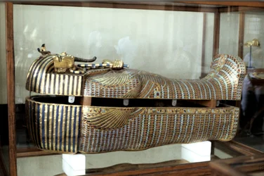 Sarcófago dorado del faraón Tutankamón, c. 1325 a.C.