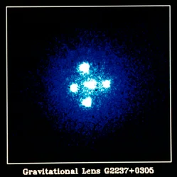 Lente gravitacional G2237+0305