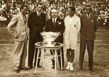 Gran Bretaña gana el campeonato de tenis de la Copa Davis, París, 30 de julio de 1933