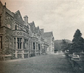 Grizedale Hall, Lancashire: El Frente Sur y Terraza, c1911