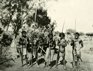 Grupo de hombres aborígenes, Queensland, Australia, 1901