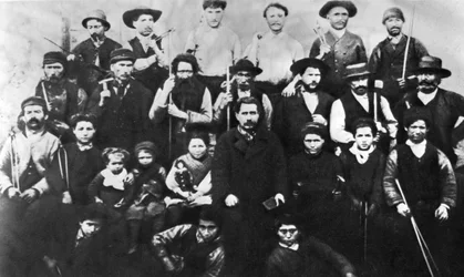Grupo de obreros parisinos participando en la Comuna, fotografía. Comuna de París 1871