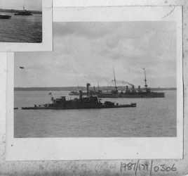 HMS Mersey frente a la isla Mafia, Archipiélago de Zanzíbar en Tanzania
