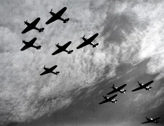 Hawker Hurricanes volando en formación, Batalla de Inglaterra, Segunda Guerra Mundial