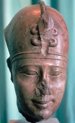 Cabeza del Faraón Teos, siglo IV a.C.