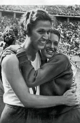 Helen Stephens y Alice Arden, atletas americanas, Olimpiadas de Berlín, 1936