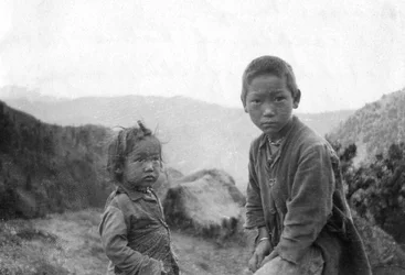 Niños de tribus de las colinas, Chakrata, 1917
