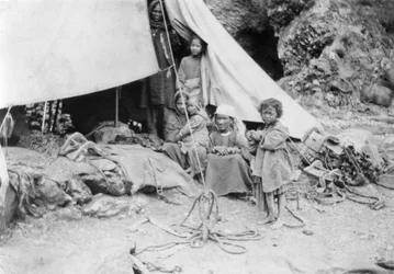 Familia de tribu de la colina, Chakrata, 1917