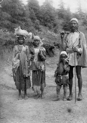 Gente de tribu de colina, Chakrata, 1917