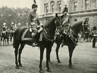 Su Majestad con el Duque de Gloucester, en el Trooping the Colour, 1928, 1937