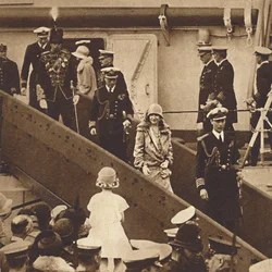 De vuelta a casa - El Duque y la Duquesa desembarcando en Portsmouth el 27 de junio de 1927, 1937