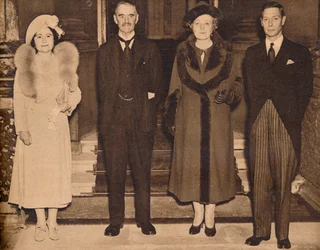 De vuelta a casa - el Rey, la Reina, con el Sr. y la Sra. Chamberlain, 1938