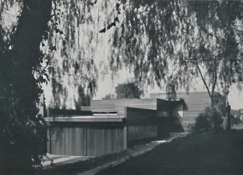 Casa en Los Ángeles por Richard J Neutra. - El aspecto desde el enfoque de la carretera, 1942