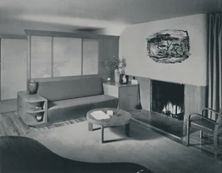 Casa en Pomona, California - la sala de estar desde el otro lado de la partición