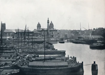 Hull - Princes Dock: Con el Memorial Wilberforce y las Oficinas del Muelle, 1895