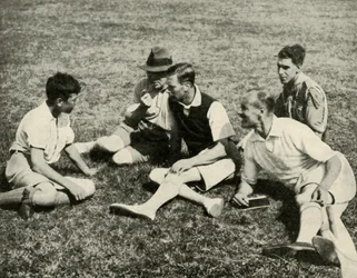 En el campamento en Southwold, Suffolk: Una charla amistosa, 1937