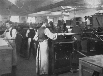 En la sala de máquinas, 1916
