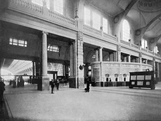 Interior de la estación de tren Retiro, Buenos Aires, Argentina