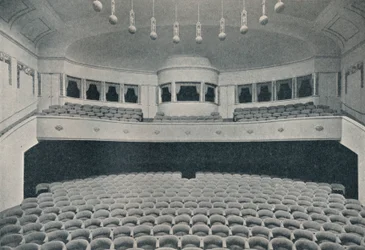 Interior de un nuevo teatro Kino en el West End de Berlín, c1913