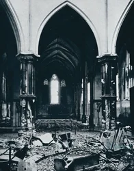 Interior de la Iglesia del Templo después del incendio, 1941