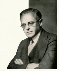 Entrevistado en cámara: El productor de cine Basil Dean revela Star Booths Gin en tus cócteles y tú