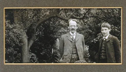 J J Thomson con su hijo, George, c. 1909