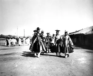 Funcionarios japoneses, Corea, 1900