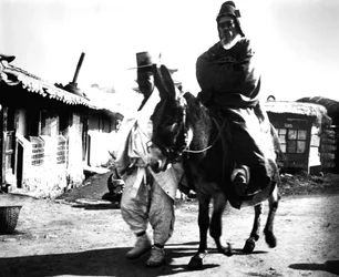Funcionarios japoneses, Corea, 1900