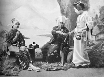 Chicas campesinas japonesas tomando té en un descanso en el camino, 1902