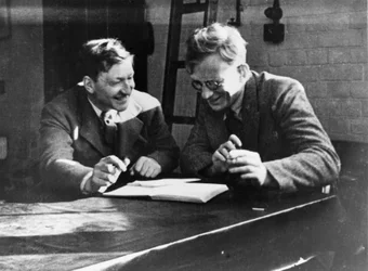 John Cockcroft y George Gamow, c 1930