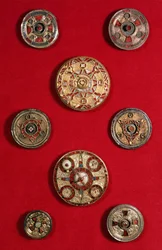 Broches circulares con joyas de Kent, anglosajones, c.600-650