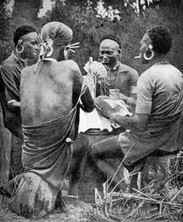 Hombres keniatas jugando a las cartas, 1922