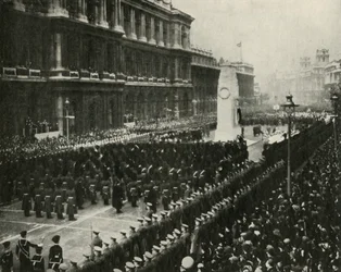 El Rey Jorge VI asistiendo a la ceremonia del Día del Armisticio en el Cenotafio, Whitehall, 11 de noviembre de 1936