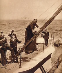El Rey Jorge V a flote con su Armada, c1910s 1935