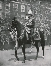 El rey Jorge V en el funeral de su padre el rey Eduardo VII, Londres, 20 de mayo de 1910