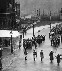 Procesión fúnebre del Rey Jorge V formándose en Westminster Hall, Londres, 1936