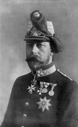 Rey Jorge V, en uniforme austriaco, 1910