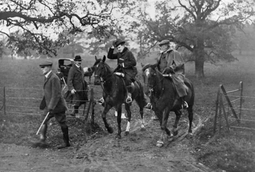 Reyes Eduardo VII del Reino Unido y Manuel II de Portugal cazando, 1909
