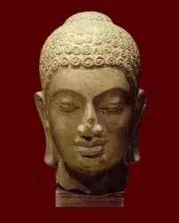 Cabeza de un Buda camboyano, período pre-Angkor, siglo VII