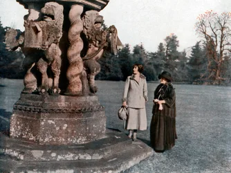 Lady Elizabeth Bowes-Lyon y la Condesa de Strathmore, Castillo de Glamis, Escocia