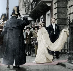 Lady Elizabeth Bowes-Lyon camino a casarse en la Abadía de Westminster, 26 de abril de 1923, 1937