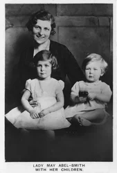 Lady May Abel-Smith con sus Hijos, 1937