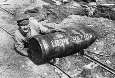 Gran proyectil en camino al frente, Primera Guerra Mundial, 1914-1916