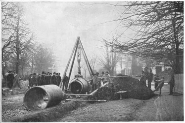 Instalación de una gran tubería de agua por la Southwark and Vauxhall Water Company, Londres, c1902-1903