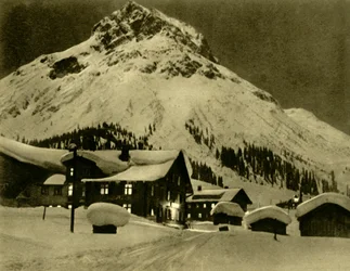 Lech am Arlberg de noche, Austria, c1935